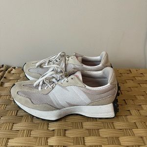New Balance 327 Sneakers